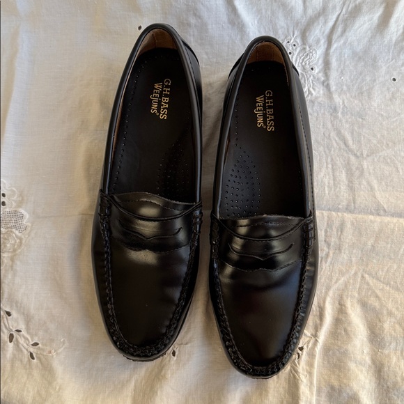 G.H. Bass Weejuns “Whitney” Black Leather Penny Loafers size 8M - Picture 2 of 5